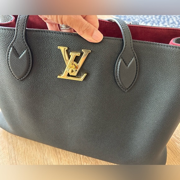 Louis Vuitton lockme shopper authentic with receipt - Picture 1 of 8